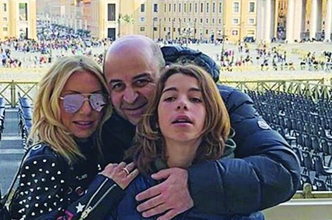 Το δώρο του Μάρκου Σεφερλή στην Ελενα Τσαβαλιά για τα γενέθλιά της
