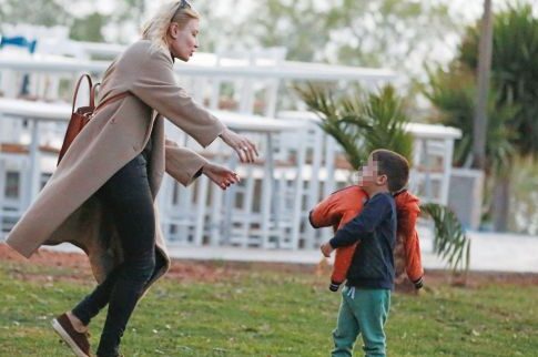 Η Φαίη Σκορδά στον ρόλο της «αθάνατης Ελληνίδας μάνας»