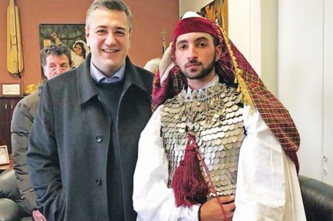 «Διαστημάνθρωποι», τσίπουρα και όμορφες τσελιγκοπούλες