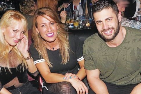 Στα μπουζούκια με κοριτσοπαρέα το αμόρε της Βαλαβάνη