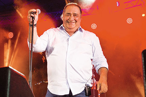 Ο Καρράς φτιάχνει «καταφύγιο» για άπορους καλλιτέχνες