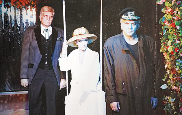 ΣΤΟ ΣΑΝΙΔΙ • Από το θεατρικό έργο «Η κυρά της θάλασσας» με τη Μαίρη Βιδάλη και τον Παύλο Ευαγγελόπουλο