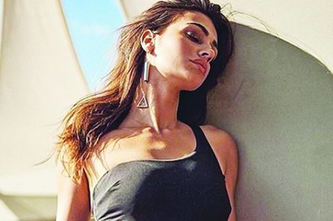 «Παθιασμένη» η σούπερ sexy Χαρμαντά