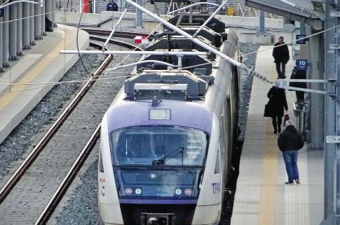 Ντροπή! Ελεγκτής κατέβασε μαθητή από τον Προαστιακό γιατί του έλειπαν 10 λεπτά από το εισιτήριο