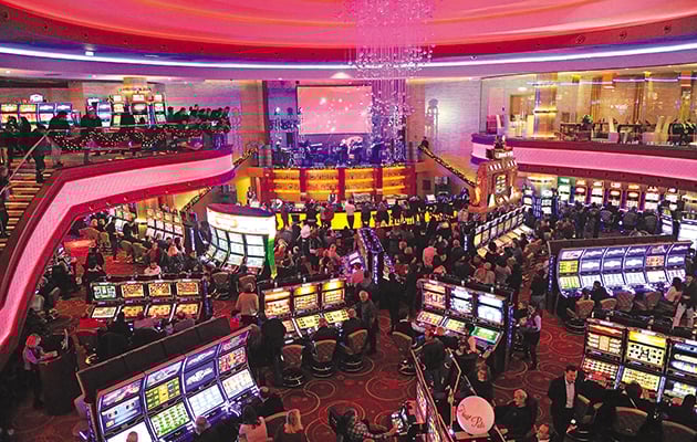 Φίσκα το καζίνο, με τον Αντώνη Ρέμο να τραγουδάει σε ειδική εξέδρα