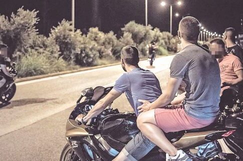 Αγουροι μηχανόβιοι (χωρίς δίπλωμα οδήγησης) έκαναν κόντρες στο Σχιστό