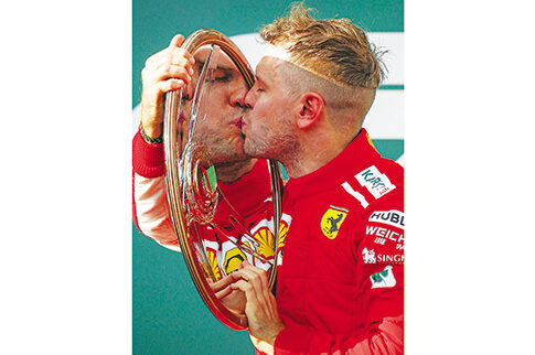Με το δεξί Φέτελ και Ferrari