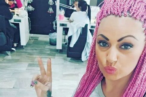 Με νέο ροζ ράστα look το Γωγουλίνι