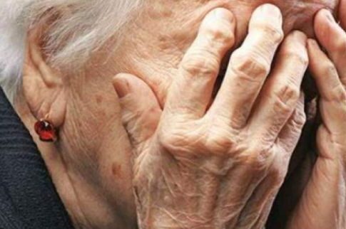 Λευκό βαν σπέρνει τον τρόμο σε ηλικιωμένους στα νότια προάστια