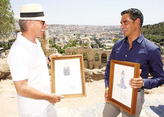 Χαμογελαστός με τον Τόμι Χίλφιγκερ