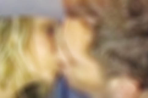 Καυτό φιλί της Βίσση με νεαρό τραγουδιστή