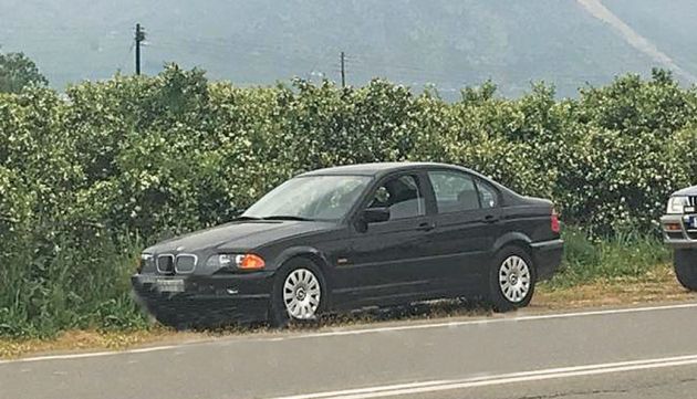 Η ΜΑΥΡΗ BMW του Θάνου Ακριβού στο σημείο όπου βρέθηκε