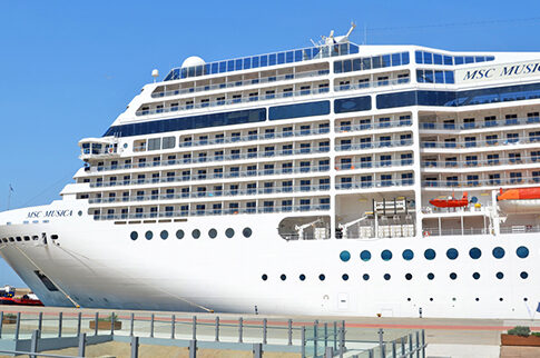 MSC MUSICA: Μια εντυπωσιακή παρουσία στο λιμάνι του Πειραιά!