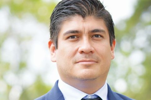 Είπε «ναι» στους gay γάμους και εξελέγη πρόεδρος της Κόστα Ρίκα