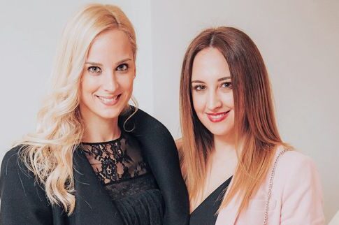 Αννη και η Κλέλια Πανταζή με τα... ρούχα της μαμάς