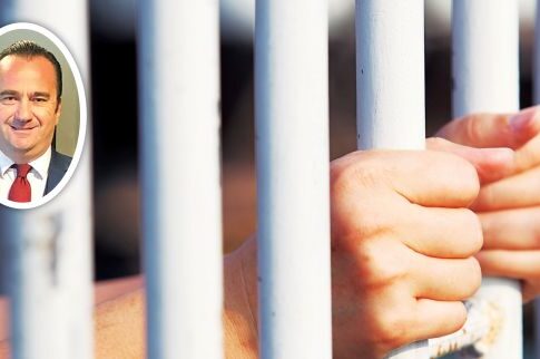 Σκηνοθέτησε αυτοκτονία για να την «κοπανήσει»