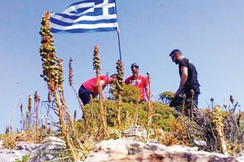 Παιχνίδι προπαγάνδας από την Αγκυρα! Επιμένουν ότι κατέβασαν τη γαλανόλευκη από τη νήσο Ανθρωποφάγο
