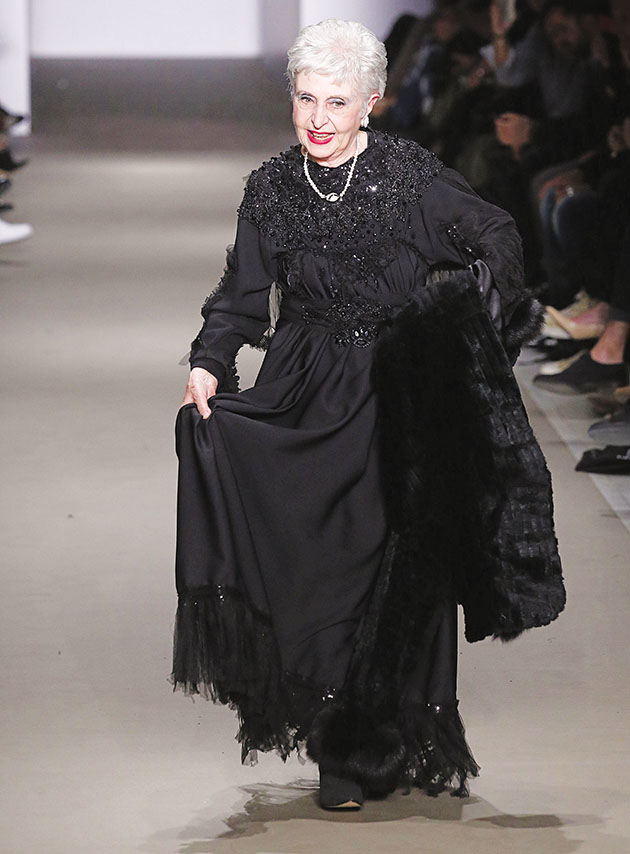 Με μαύρη δημιουργία η Θεοπούλα (Εφη Παπαθεοδώρου)