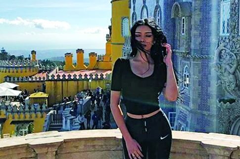 Sexy (και στοργική) στη Λισαβόνα η Χριστίνα Στεφανίδη