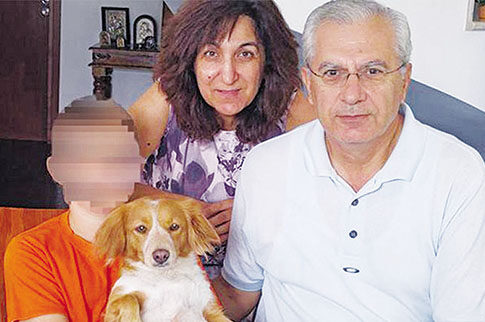 Θρίλερ με το ματωμένο ρούχο του θετού γιου