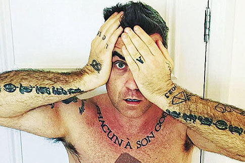 Tattoo με τη φάτσα του «χτύπησε» στο στέρνο ο Ρόμπι Γουίλιαμς!