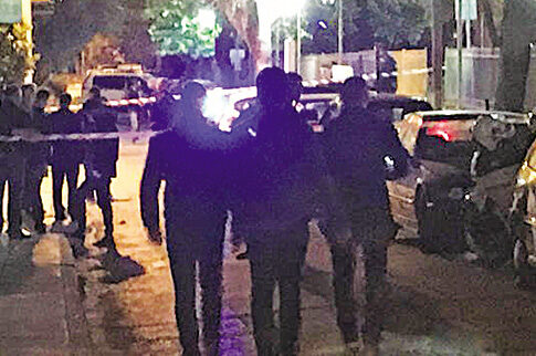 Οκτώ σφαίρες σε σκληρό της νύχτας