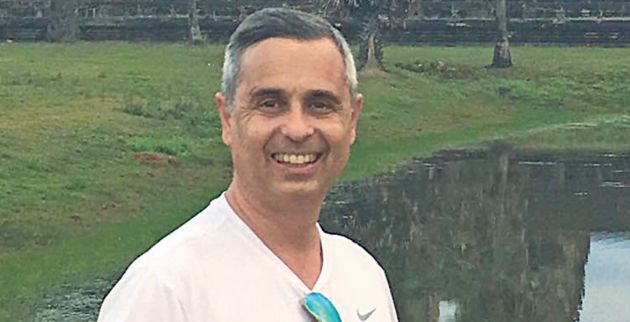 SUP για τη Βίκυ Καγιά και τον Ηλία Κρασσά. Ένθετη: Το ζευγάρι στη Σίφνο για τον γάμο Τανιμανίδη - Μπόμπα