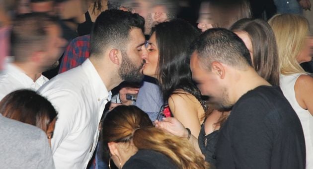 ΚΑΥΤΟ ΦΙΛΙ στη σύντροφό του