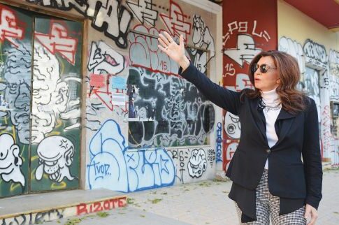 Η Μιμή Ντενίση στο στόχαστρο αντιεξουσιαστών
