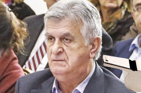 ΣΤΗ... ΣΕΝΤΡΑ: Ο Φίλιππος Πετσάλνικος