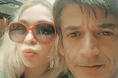 Ο Καρανίκας «πίτσι- πίτσι» με γνωστή τρανσέξουαλ