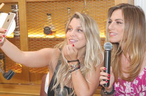 Τελείωνε με τις selfies, δεν μπορώ να συγκεντρωθώ