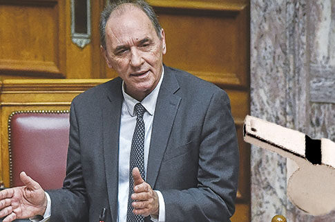 ΣΤΗ ΣΕΝΤΡΑ: Ο Γιώργος Σταθάκης