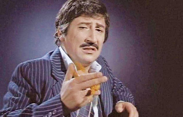 Στον ρόλο του μάγκα και (πάνω) του ταξιτζή