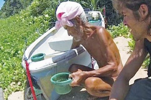 Δεν τον αφήνουν να πεθάνει στο νησί όπου ζούσε ως ερημίτης