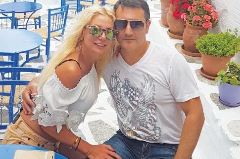 Μπεζαντάκου - Γκίκας: Δύο «πιτσουνάκια» στην Αμοργό!