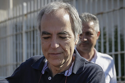 Εξιτήριο του «Λουκά» με καροτσάκι