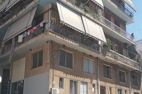 Ανήλικος απειλούσε ότι θα πετάξει από το μπαλκόνι το ανιψάκι του