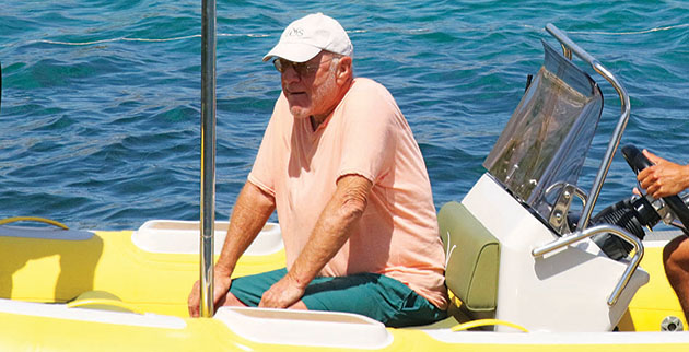 ΜΕ ΚΑΠΕΛΟ • Ο επιχειρηματίας Μπάρι Ντίλερ