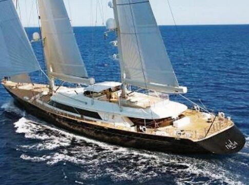 Μega yachts από τις Σπέτσες ως το Μονακό