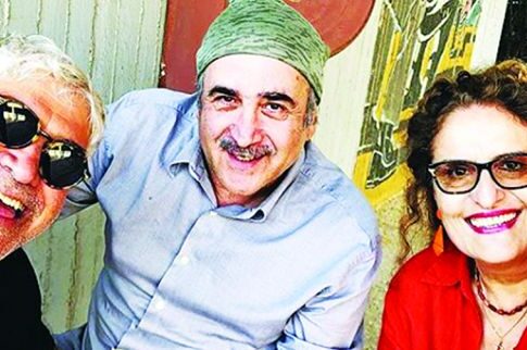 Ο Λάκης Λαζόπουλος μεταμόρφωσε τον θίασο σε «βατράχους»