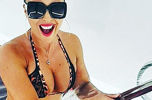Εξπέρ στα sexy μαγιό η Πάζιου