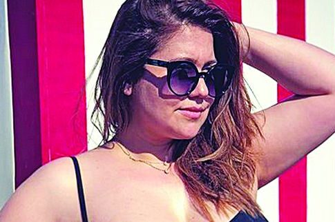 Περήφανη για τις καμπύλες της η Σαββίδη