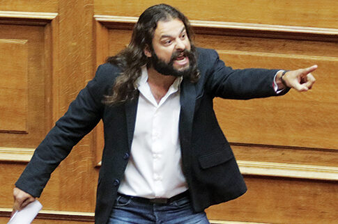 Ο Μπαρμπαρούσης «έσπασε» τα μπλόκα της Αστυνομίας και παραμένει άφαντος