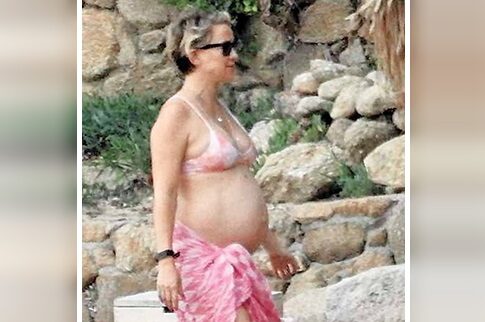 Με την κοιλιά «τούρλα» στη Μύκονο η Κέιτ Χάντσον