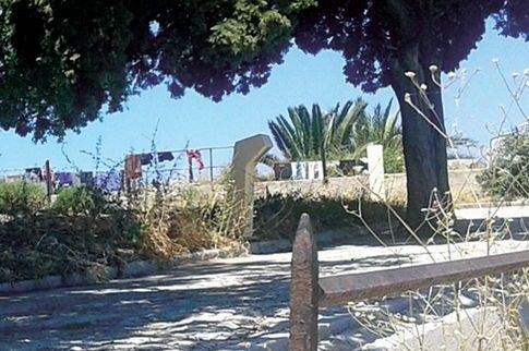 Απλωσαν μπουγάδα στα μεσαιωνικά  τείχη της Ρόδου!