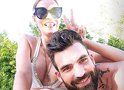 Πιτσουνάκια στην πισίνα