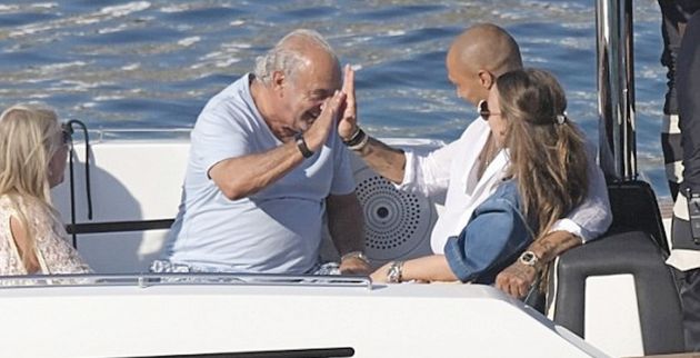 Ανάμεσα στους συνεργάτες του Εργουιν, Μαρία Ενεζλη και Γιώργο Σκιαδά