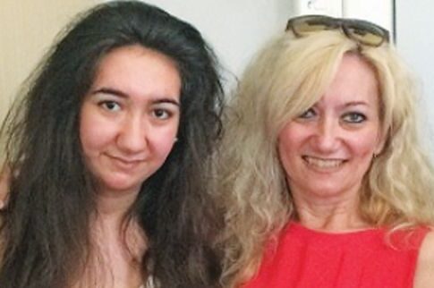 Μαμά και κόρη από τον Βόλο έδωσαν μαζί πανελλαδικές!