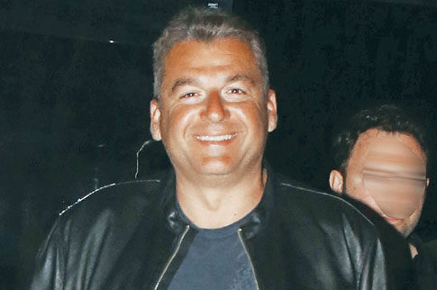 Περιμένει πρόταση